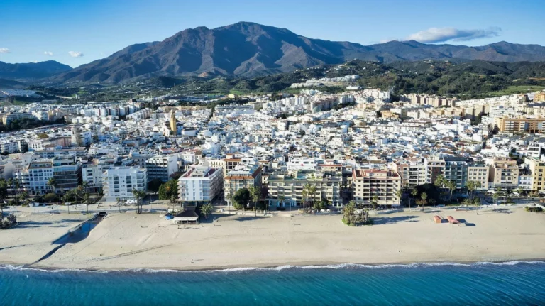 R4904443 | Penthouse in Estepona – 3 beds, 2 baths
