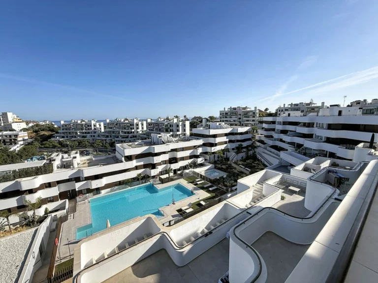 R5400679 | Penthouse in Estepona – 3 beds, 2 baths