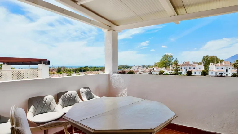 R5384152 | Penthouse in Estepona – 2 beds, 1 baths