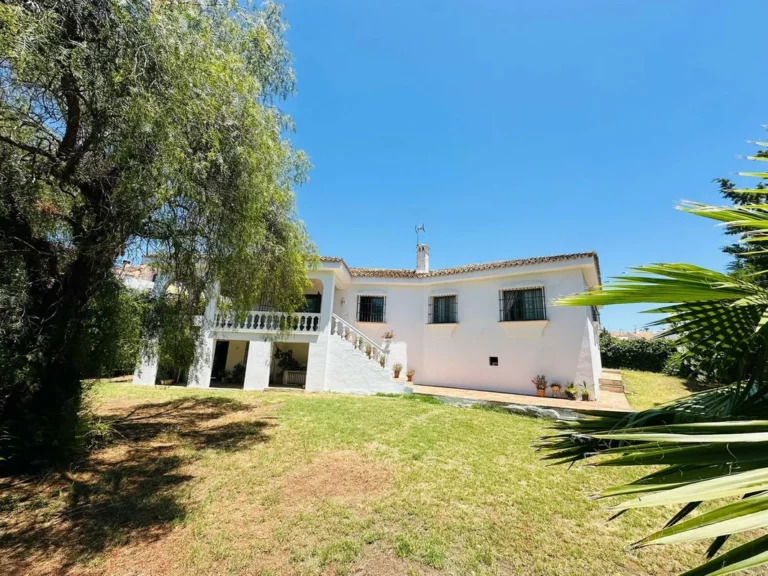 R5346616 | Detached Villa in Atalaya – 3 beds, 3 baths