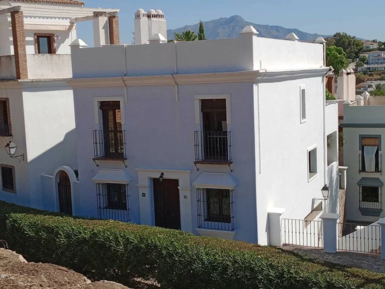 R5214208 | Semi-Detached House in Estepona – 4 beds, 3 baths