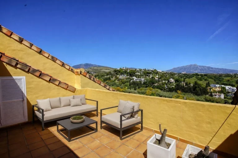 R5330275 | Penthouse Duplex in Bel Air – 3 beds, 2 baths