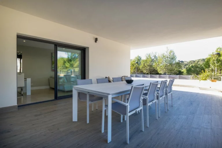 R5413606 | Ground Floor Apartment in Selwo – 2 beds, 3 baths