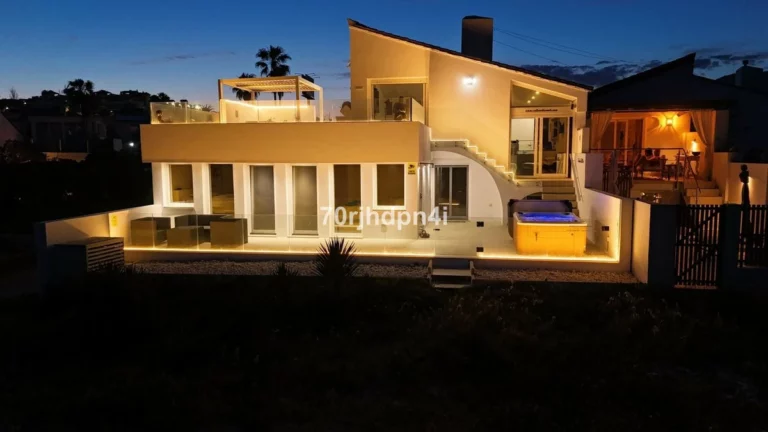 R5422087 | Detached Villa in Estepona – 4 beds, 3 baths