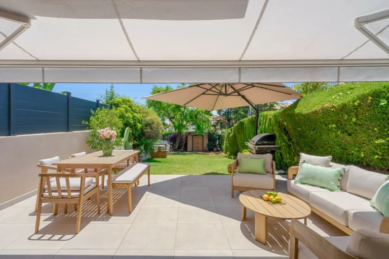 R5413555 | Townhouse in Estepona – 3 beds, 2.5 baths
