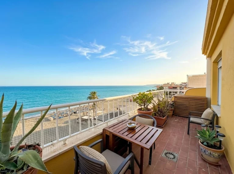R5420941 | Penthouse in Estepona – 2 beds, 1 baths