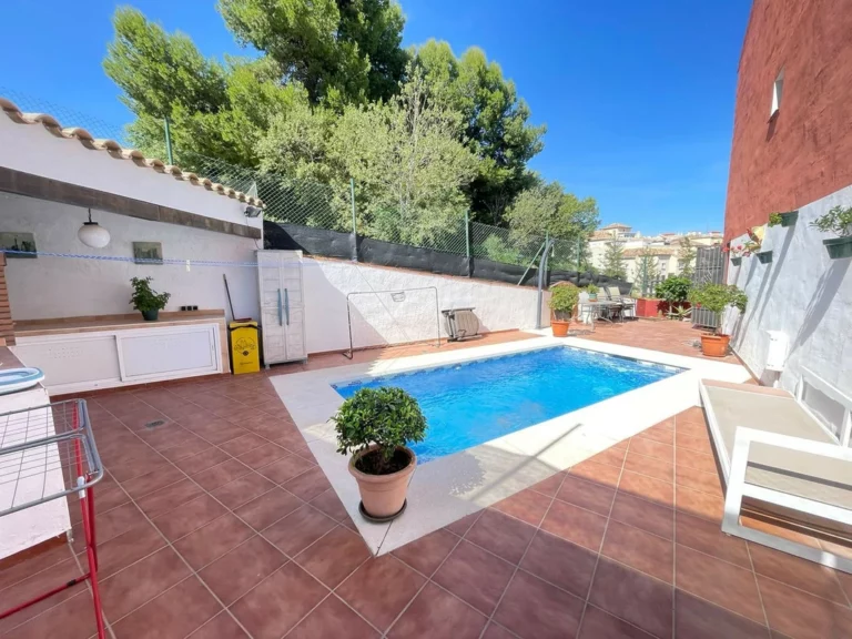 R5412502 | Townhouse in Estepona – 3 beds, 3 baths