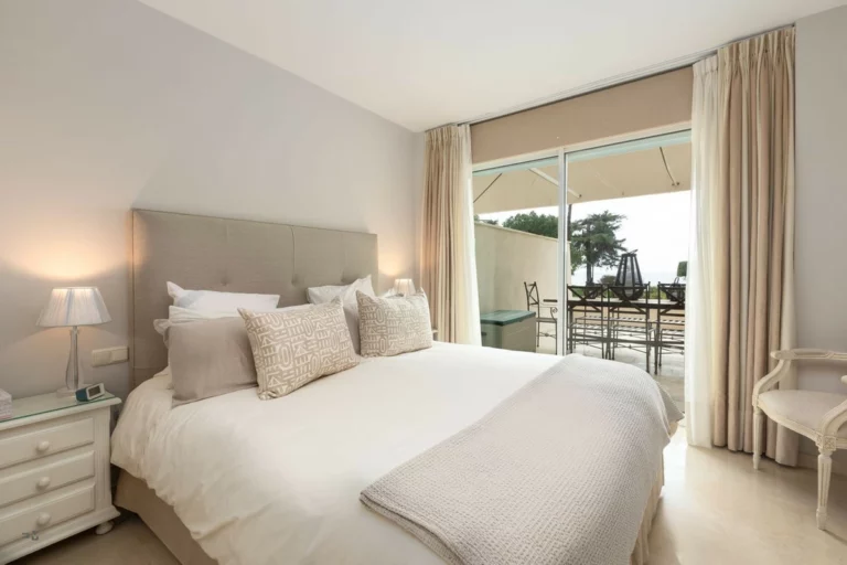 R5347018 | Ground Floor Apartment in Estepona – 3 beds, 2 baths