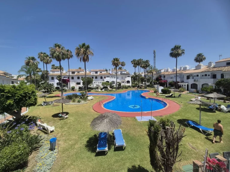 R5158777 | Townhouse in Atalaya – 4 beds, 3 baths