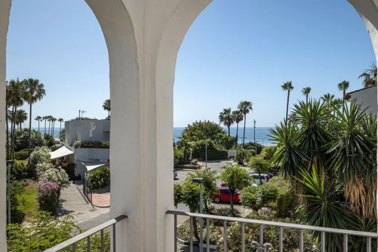 R5414497 | Top Floor Apartment in Costalita – 2 beds, 2 baths