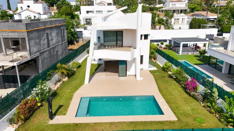 R5419609 | Detached Villa in Estepona – 4 beds, 3.5 baths