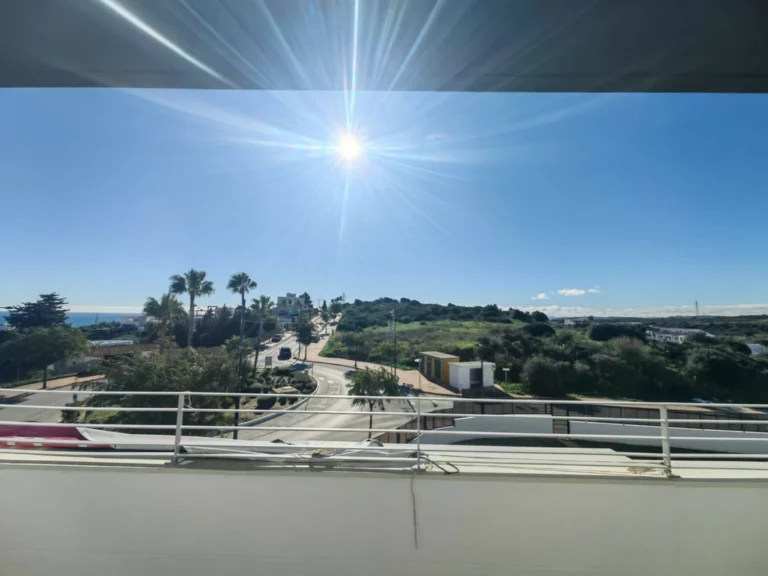R5295277 | Penthouse in Estepona – 2 beds, 2 baths
