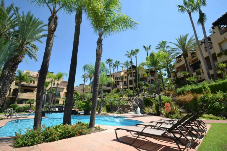R3837871 | Penthouse in Atalaya – 3 beds, 3 baths