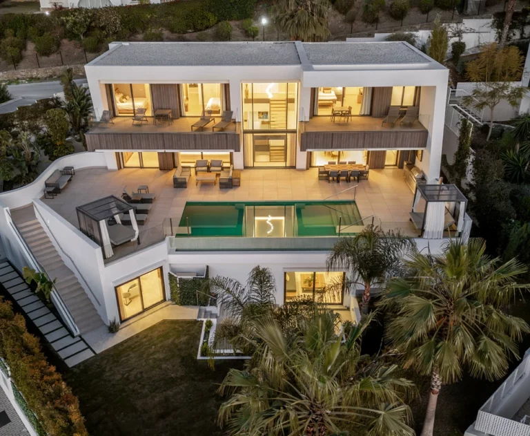 R5330770 | Detached Villa in El Paraiso – 6 beds, 7 baths