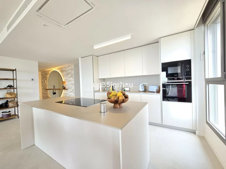 R5421946 | Middle Floor Apartment in Selwo – 3 beds, 2 baths