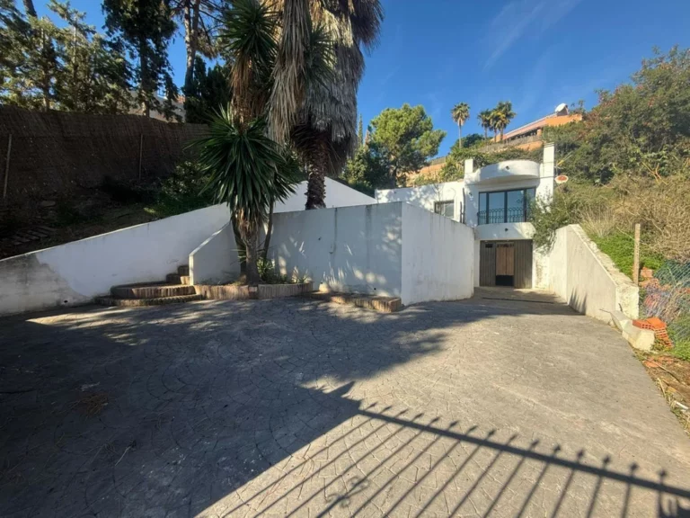 R5373196 | Detached Villa in Estepona – 3 beds, 2 baths