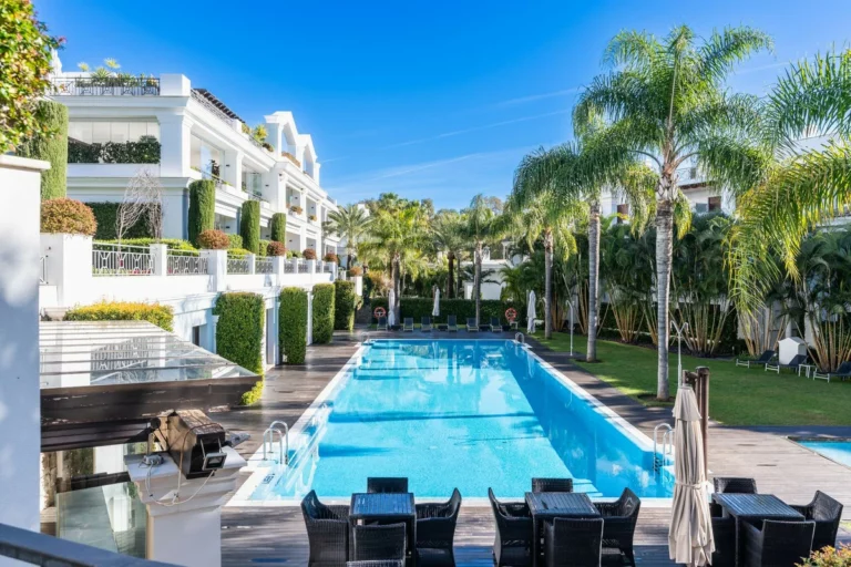 R5255599 | Ground Floor Apartment in Estepona – 2 beds, 2 baths