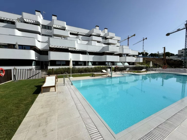 R5418076 | Ground Floor Apartment in Estepona – 2 beds, 2 baths