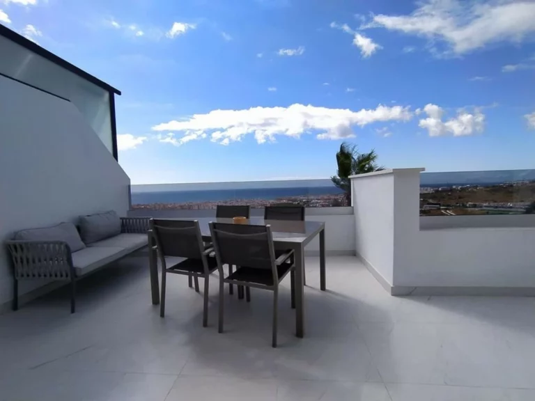 R5406499 | Penthouse in Estepona – 2 beds, 2 baths
