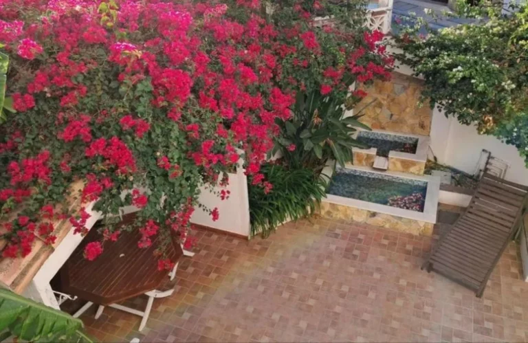 R5200066 | Semi-Detached House in Estepona – 4 beds, 3 baths