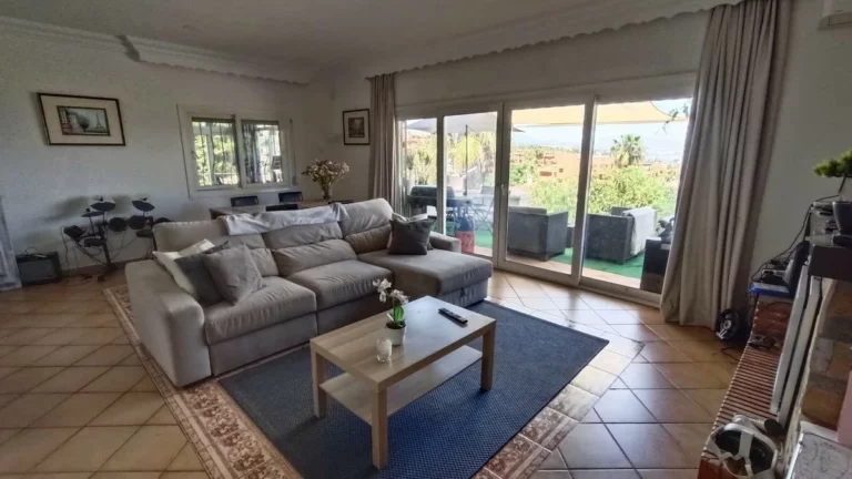R4935334 | Detached Villa in Estepona – 3 beds, 2 baths