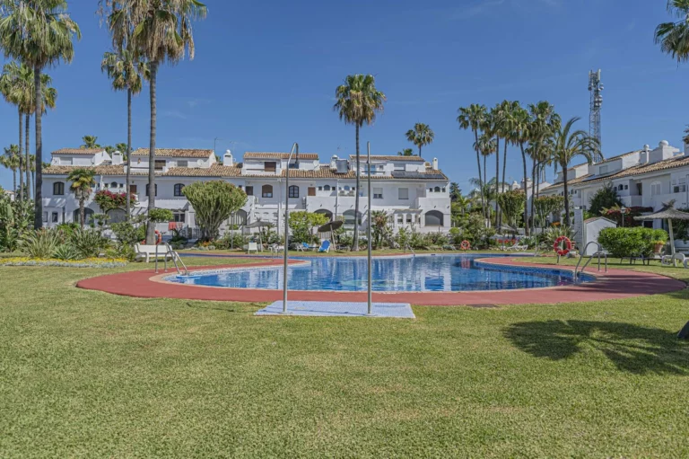R5387983 | Townhouse in Atalaya – 2 beds, 3 baths