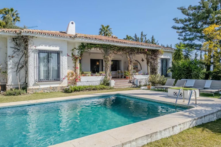 R5040070 | Detached Villa in El Paraiso – 4 beds, 3 baths