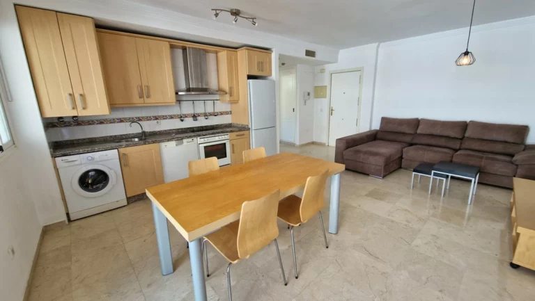 R5357113 | Middle Floor Apartment in Estepona – 1 beds, 1 baths