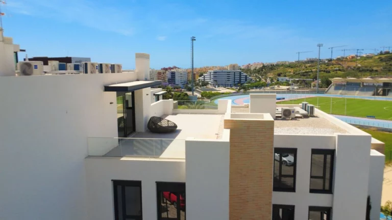 R5394406 | Top Floor Apartment in Estepona – 2 beds, 2 baths