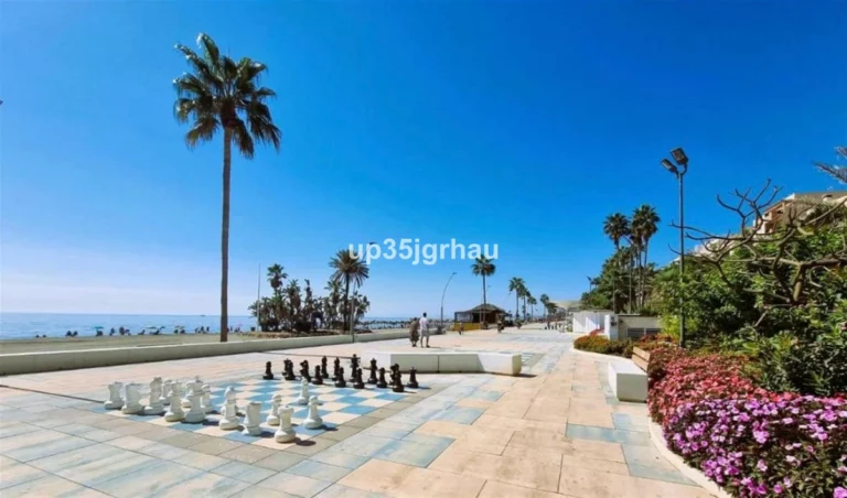 R5357596 | Middle Floor Apartment in Estepona – 2 beds, 2 baths