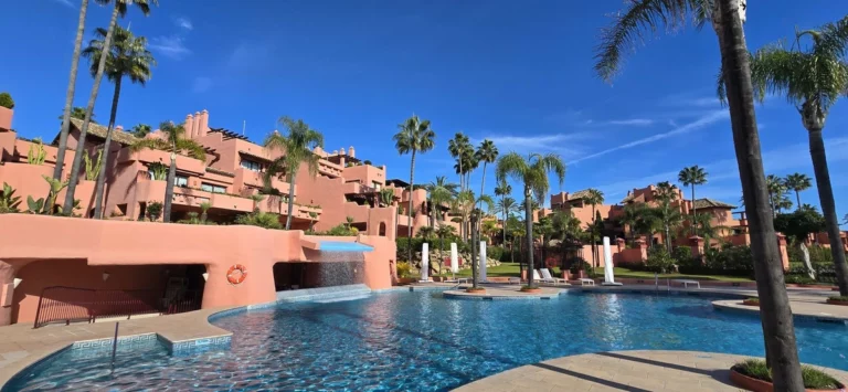 R5220190 | Middle Floor Apartment in Estepona – 2 beds, 2 baths