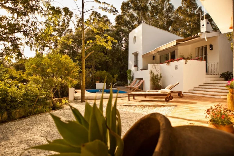 R5241760 | Detached Villa in Estepona – 3 beds, 3 baths