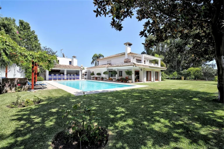 R3979624 | Detached Villa in Costalita – 5 beds, 4 baths