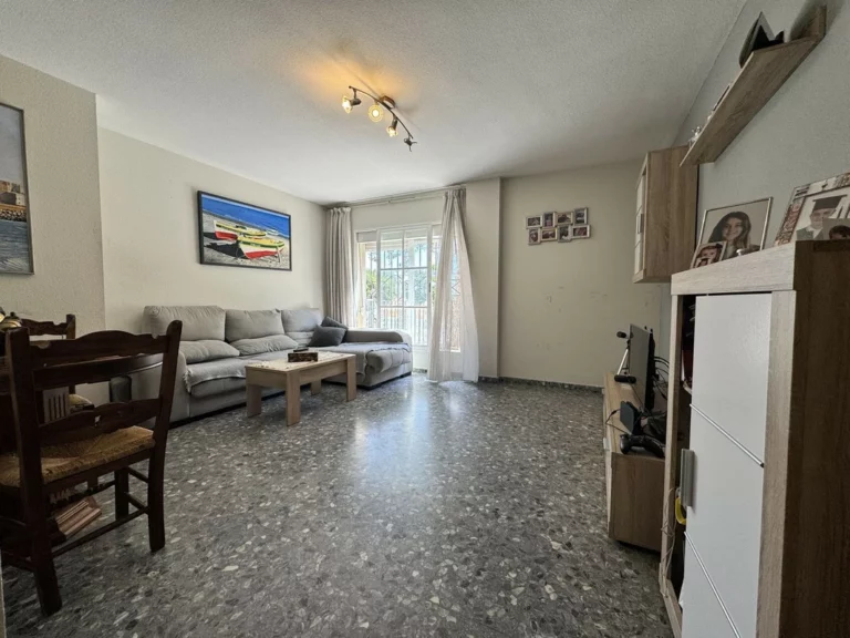 R5427229 | Ground Floor Apartment in Estepona – 3 beds, 1 baths