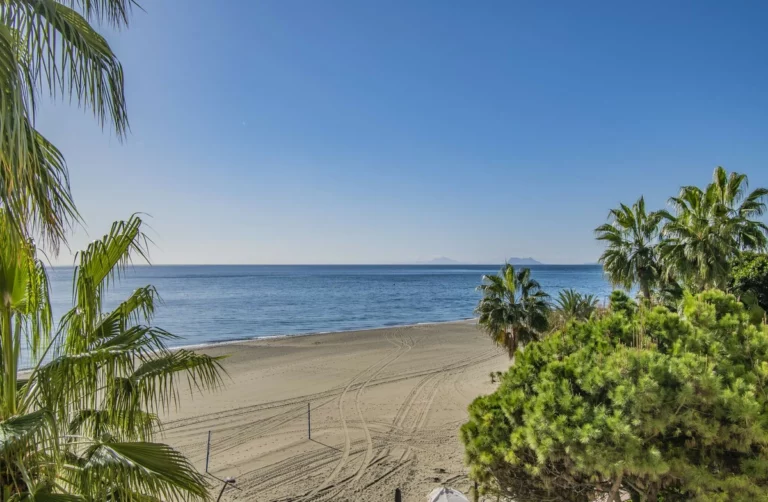 R5294080 | Middle Floor Apartment in Estepona – 2 beds, 2 baths