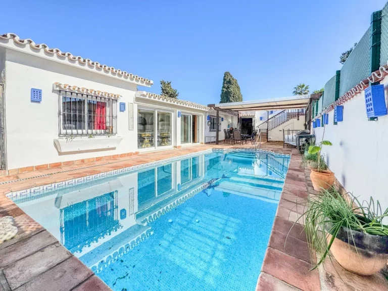 R5163850 | Detached Villa in Costalita – 4 beds, 4 baths