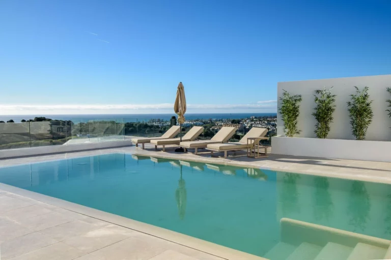 R5272369 | Detached Villa in El Paraiso – 5 beds, 5 baths