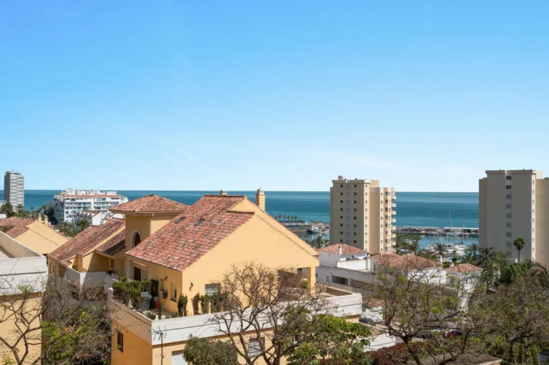 R5427049 | Penthouse Duplex in Estepona – 3 beds, 2 baths
