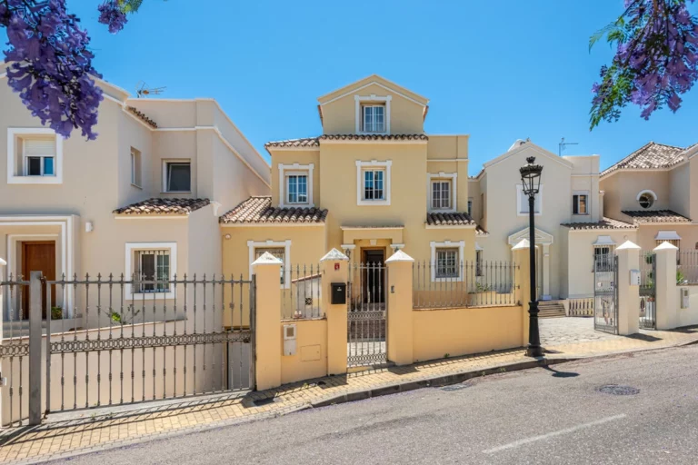 R5406934 | Detached Villa in Estepona – 5 beds, 5 baths
