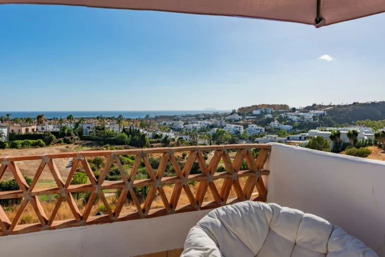 R5391163 | Townhouse in Estepona – 3 beds, 3 baths