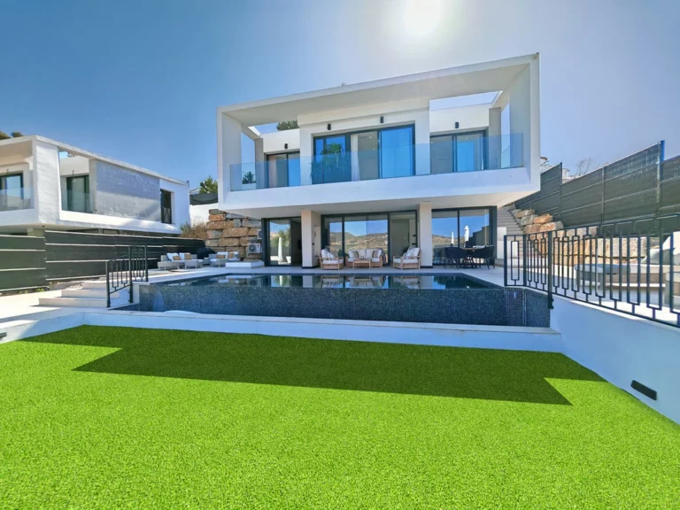 R5134837 | Detached Villa in Estepona – 4 beds, 3.5 baths