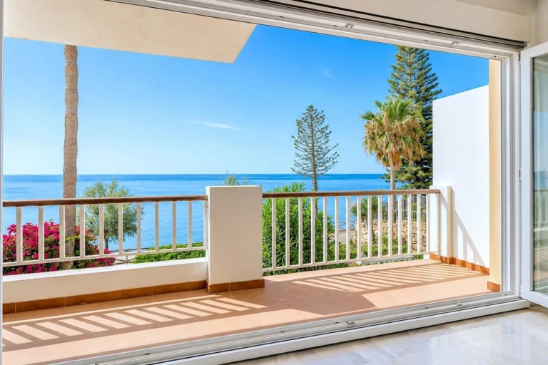 R5446213 | Duplex in Estepona – 5 beds, 4 baths