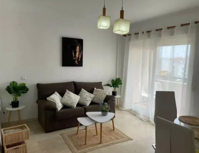 R5445268 | Middle Floor Apartment in Estepona – 1 beds, 1 baths
