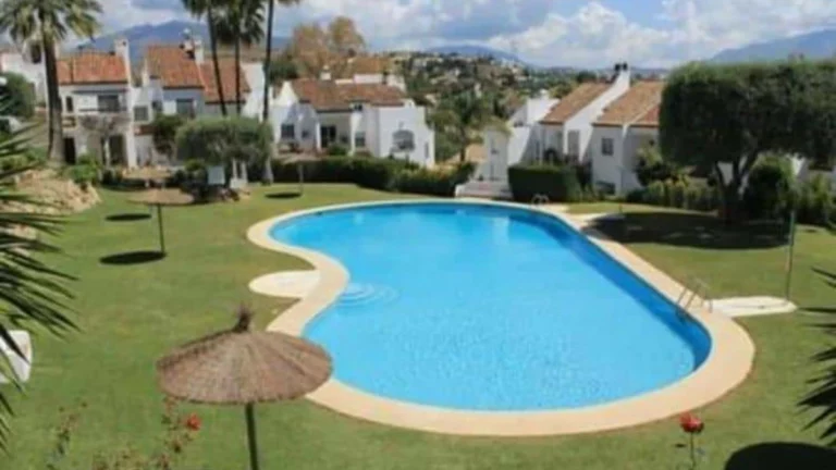 R5438839 | Townhouse in Estepona – 3 beds, 3 baths
