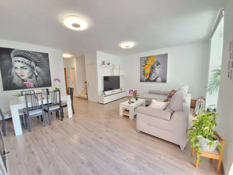 R5010250 | Townhouse in Estepona – 3 beds, 2 baths
