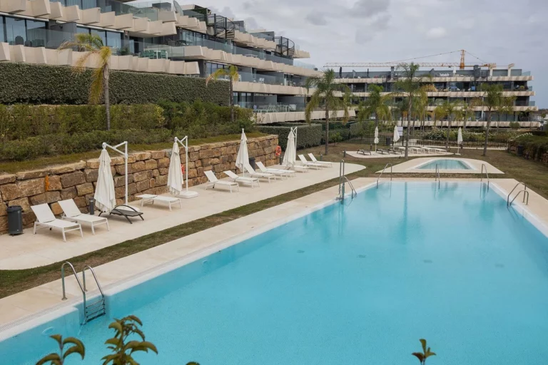 R5366227 | Middle Floor Apartment in Selwo – 2 beds, 2 baths