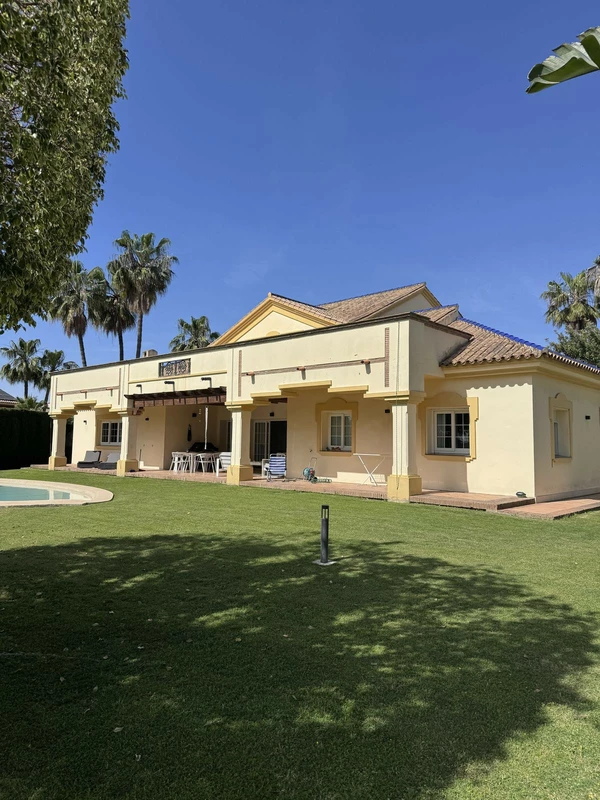 R5445220 | Detached Villa in Estepona – 3 beds, 3 baths