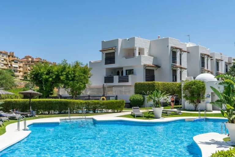 R5433214 | Middle Floor Apartment in Selwo – 2 beds, 2 baths