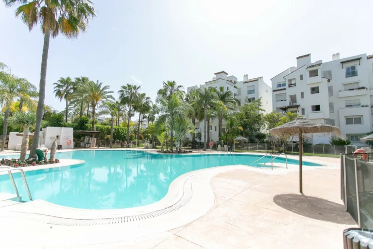 R5362099 | Middle Floor Apartment in Costalita – 3 beds, 3 baths