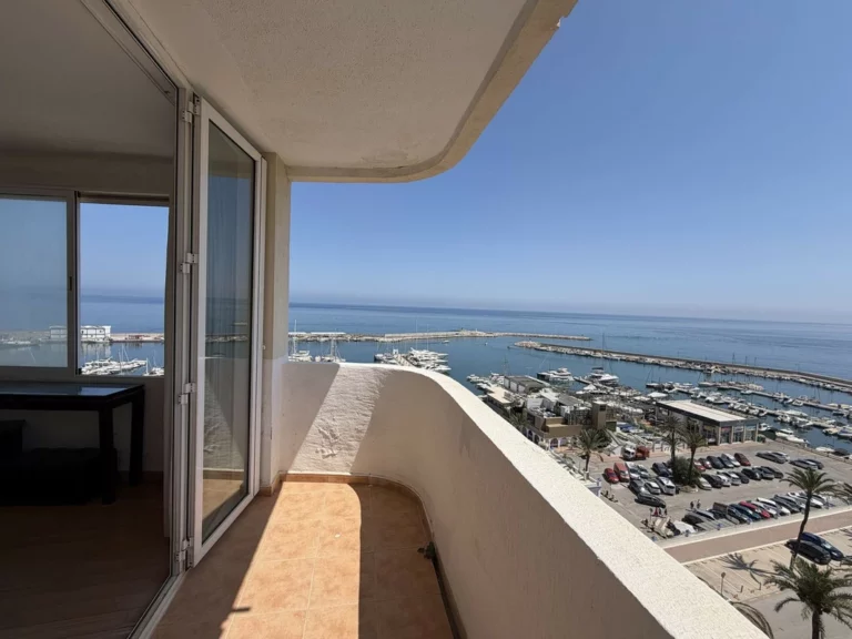 R5418124 | Middle Floor Apartment in Estepona – 2 beds, 2 baths